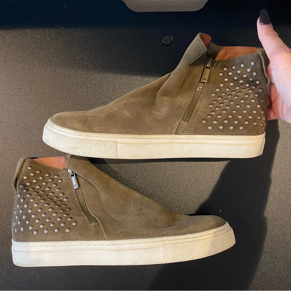 9.5 lucky brand high top sneakers
